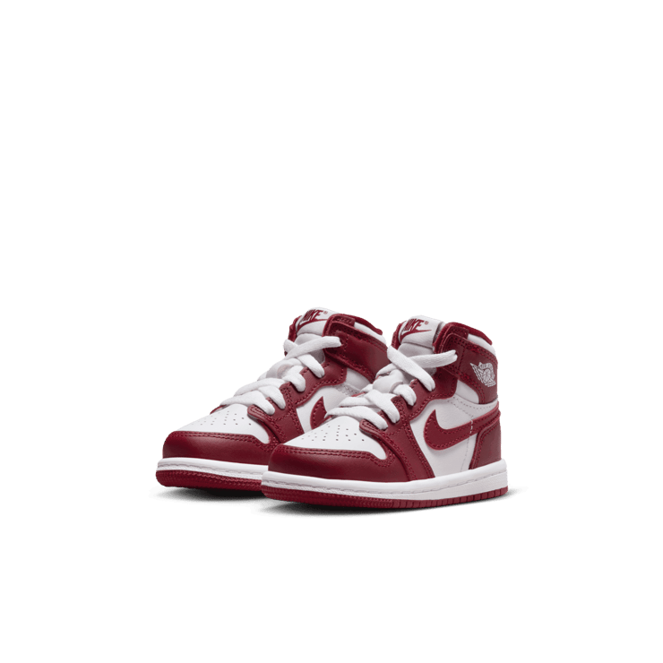 Air Jordan 1 Retro High OG Team Red (TD) Angle 2