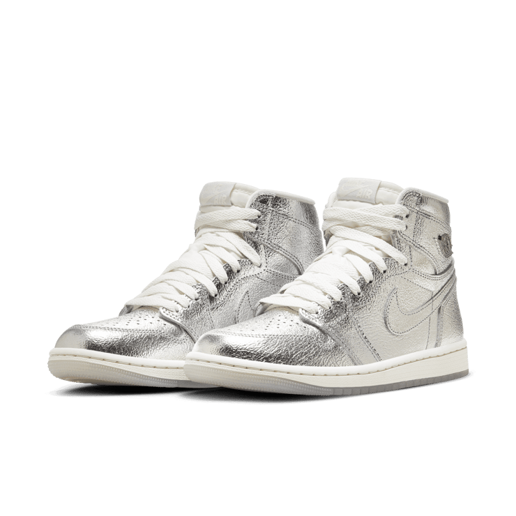 Air Jordan 1 Retro High OG Chrome (W) Angle 2