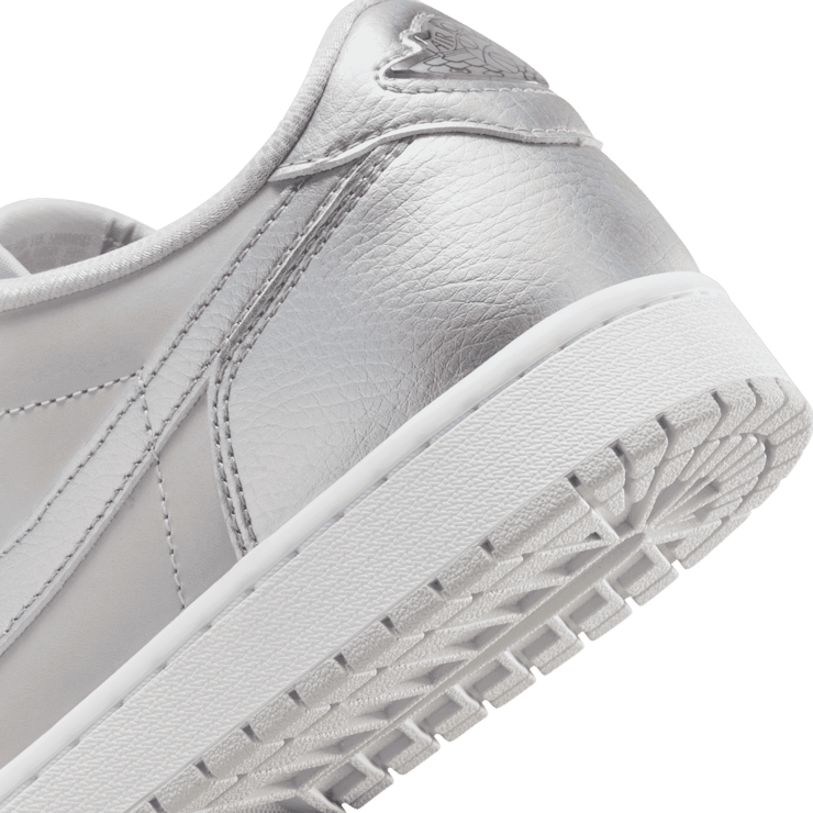Air Jordan 1 Retro Low OG Silver Angle 5