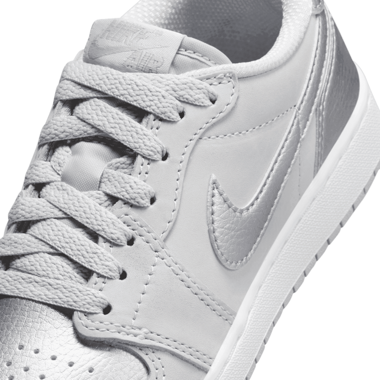 Air Jordan 1 Retro Low OG Silver (GS) Angle 4