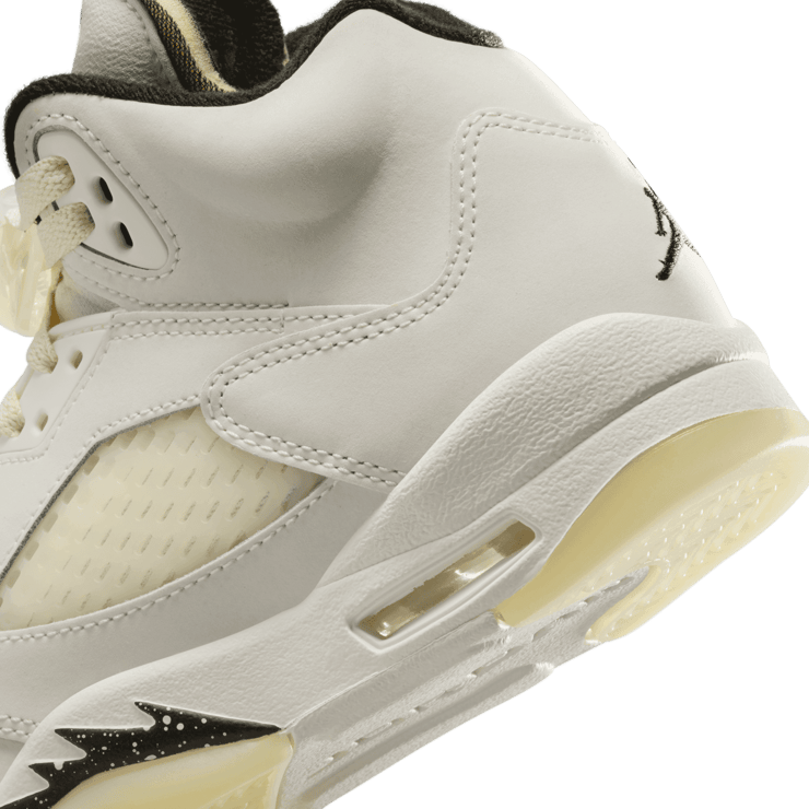 Air Jordan 5 Retro SE Sail (GS) Angle 5