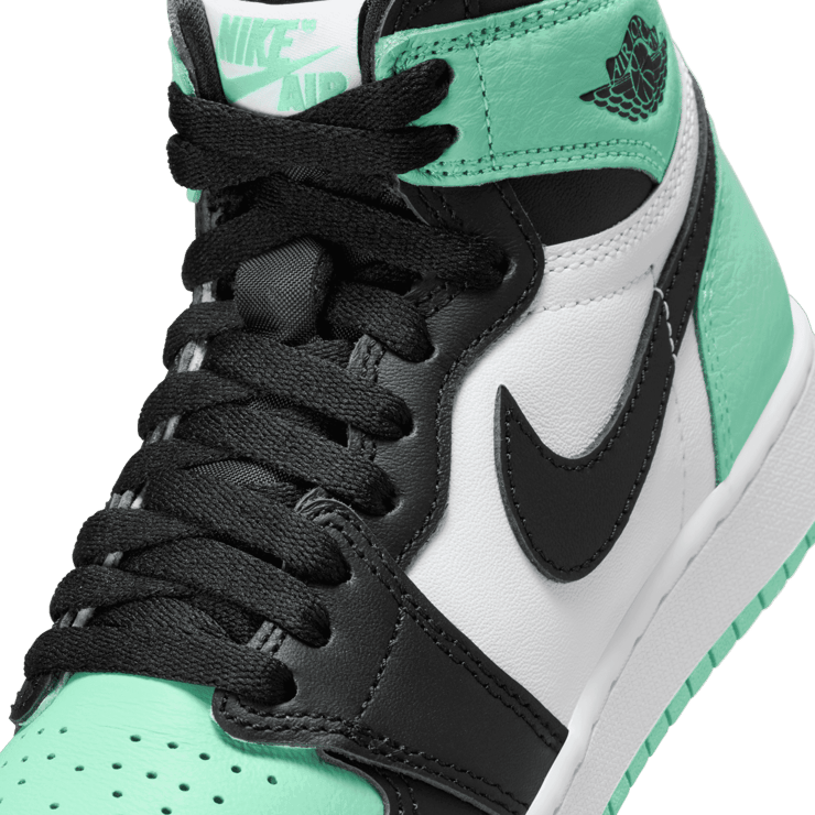 Air Jordan 1 Retro High OG Green Glow (GS) Angle 4