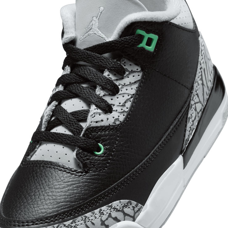 Air Jordan 3 Retro Green Glow (PS) Angle 4