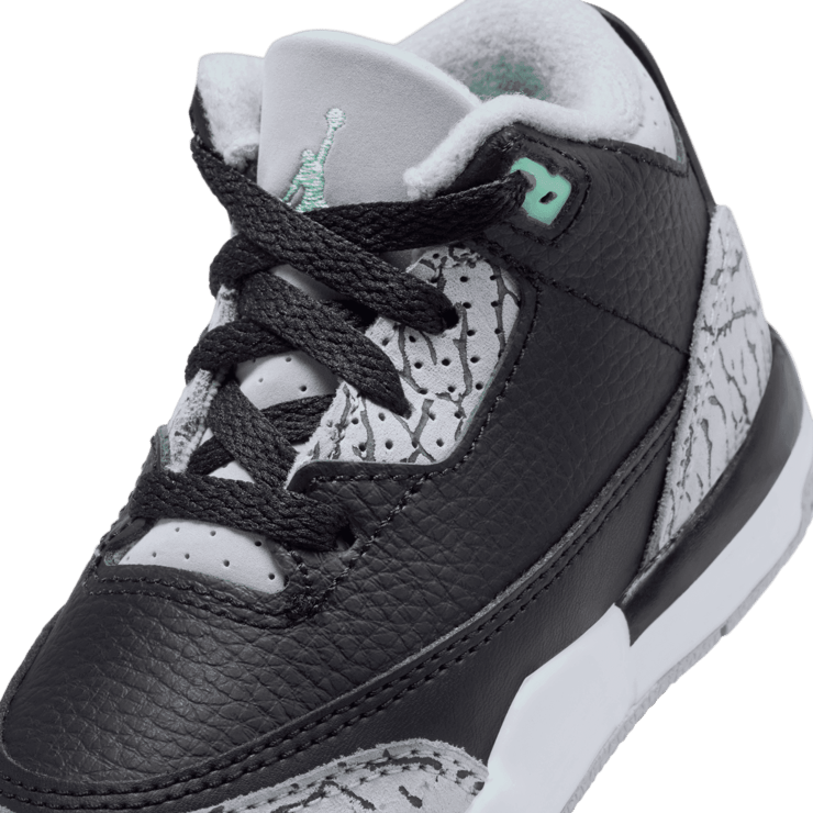 Air Jordan 3 Retro Green Glow (TD) Angle 4