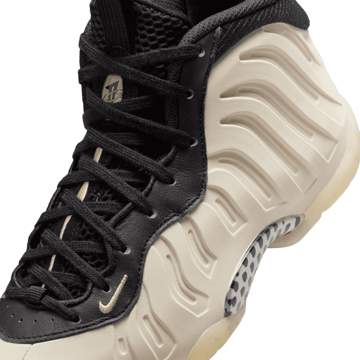 Nike Air Foamposite One Light Orewood Brown (GS) Angle 4