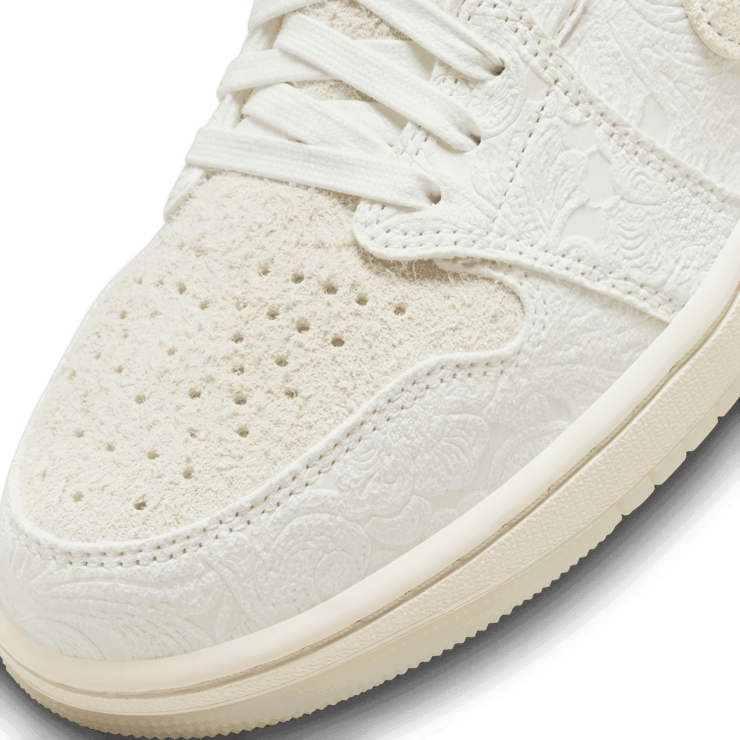 Air Jordan 1 Retro Low OG Chris Paul Angle 4