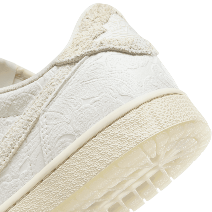 Air Jordan 1 Retro Low OG Chris Paul Angle 5