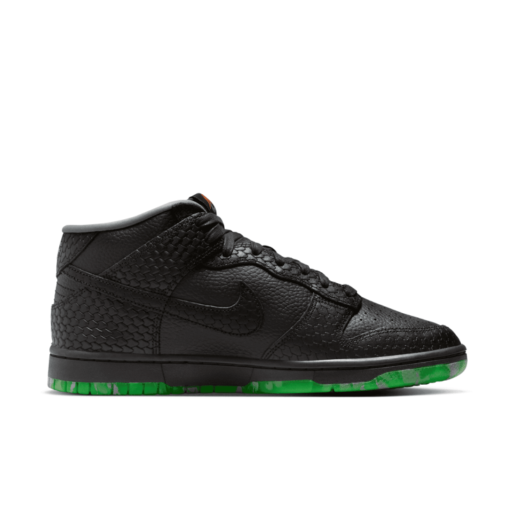 Nike Dunk Mid Premium Halloween Angle 1