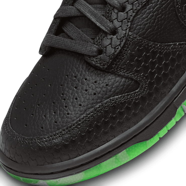 Nike Dunk Mid Premium Halloween Angle 5