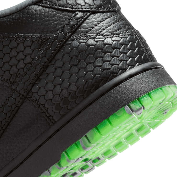 Nike Dunk Mid Premium Halloween Angle 6