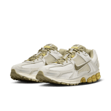 Nike Zoom Vomero 5 Light Bone Olive Angle 2