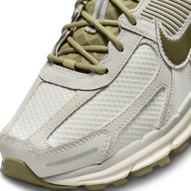 Nike Zoom Vomero 5 Light Bone Olive Angle 4