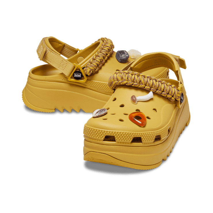 Crocs Classic Hiker Xscape Clog Aries Black Angle 0