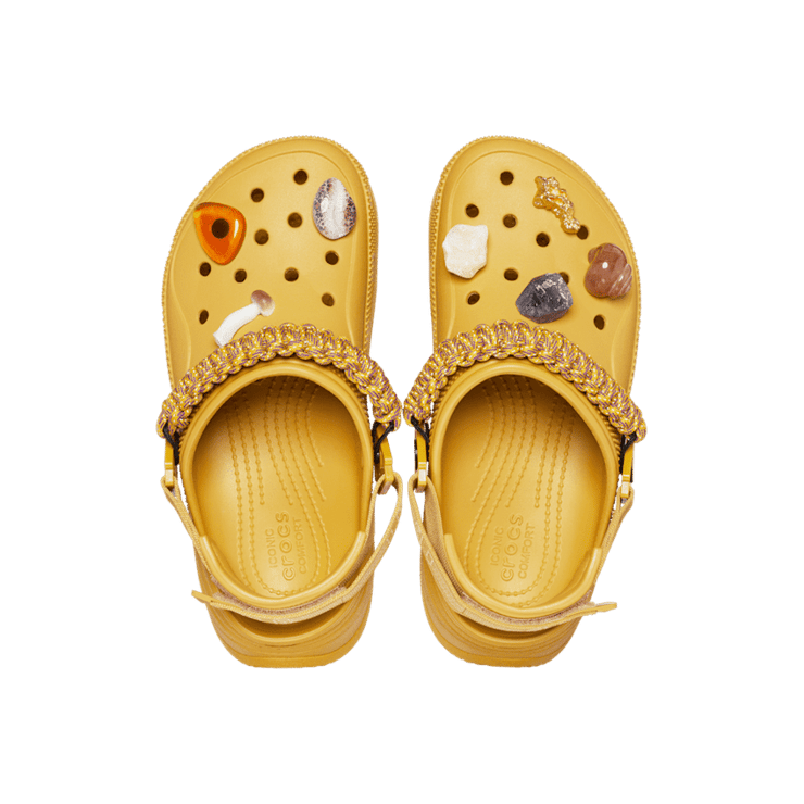 Crocs Classic Hiker Xscape Clog Aries Black Angle 1