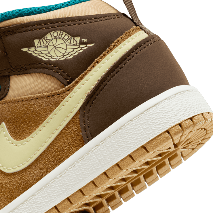 Air Jordan 1 Mid SE Seasonal Collector (PS) Angle 5