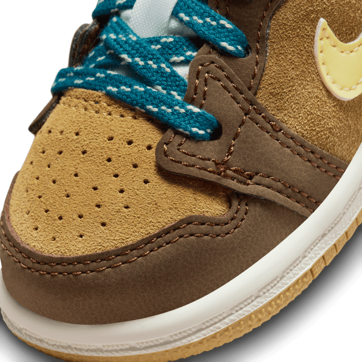 Air Jordan 1 Mid SE Seasonal Collector (TD) Angle 4