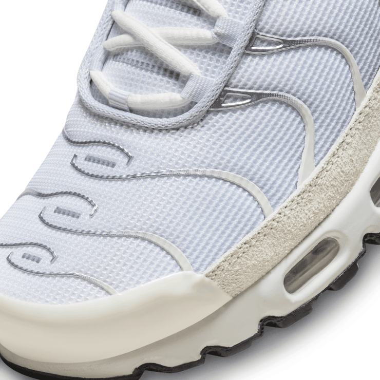 Nike Air Max Plus Sail Pure Platinum Silver Angle 4