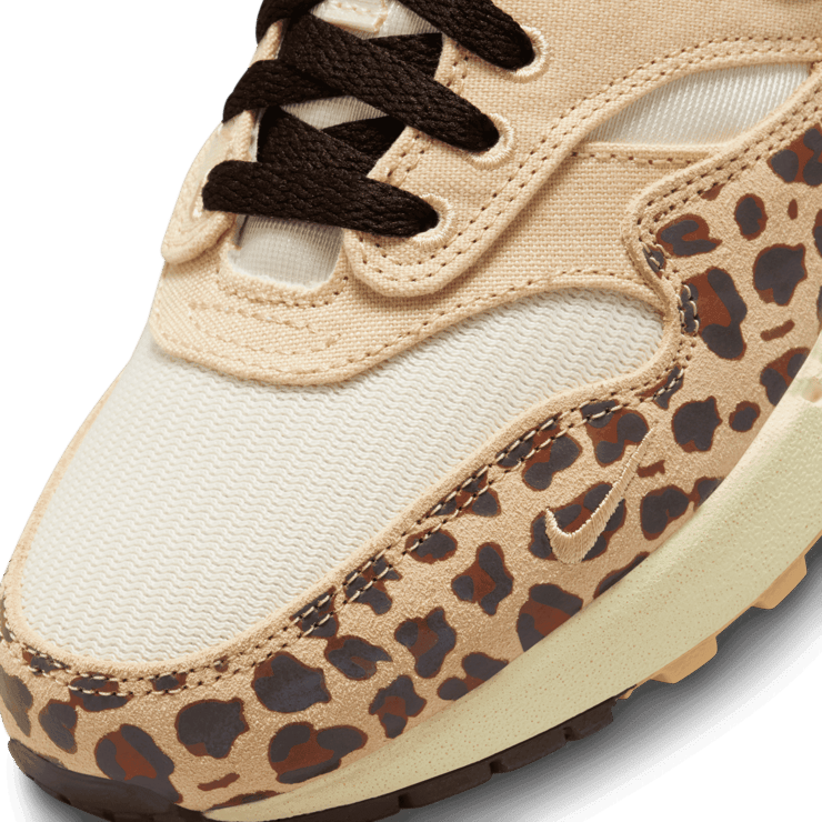 Nike Air Max 1 Leopard Print (W) Angle 5