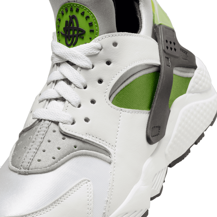 Nike Air Huarache Chlorophyll (W) Angle 4