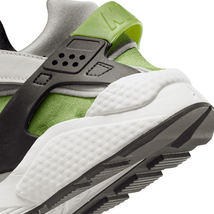 Nike Air Huarache Chlorophyll (W) Angle 5