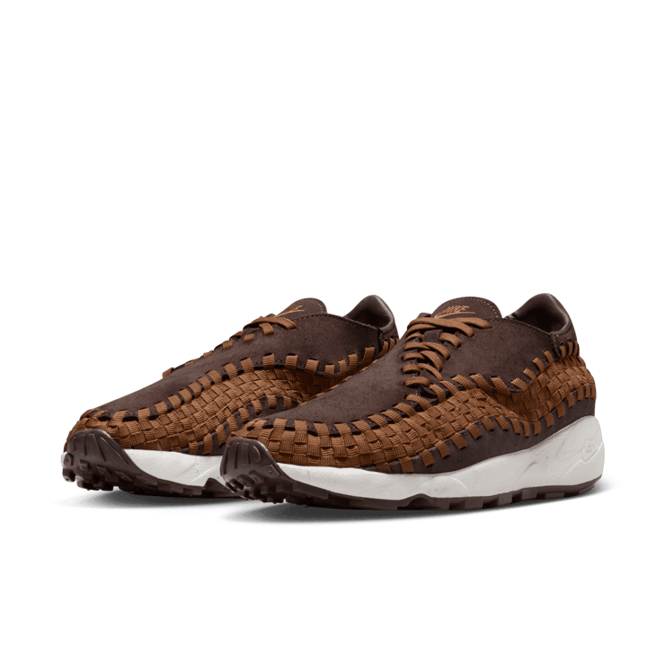 Nike Air Footscape Woven Earth Light British Tan Angle 2