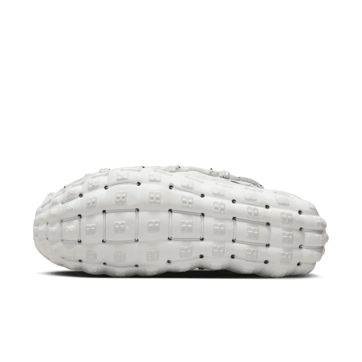 Nike Ispa Mindbody White Black Angle 0