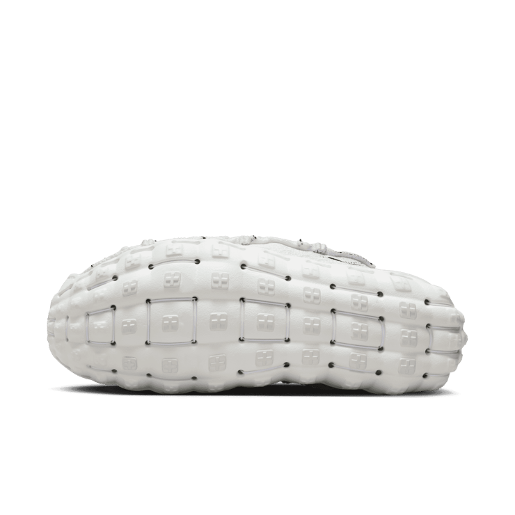 Nike Ispa Mindbody White Black Angle 0