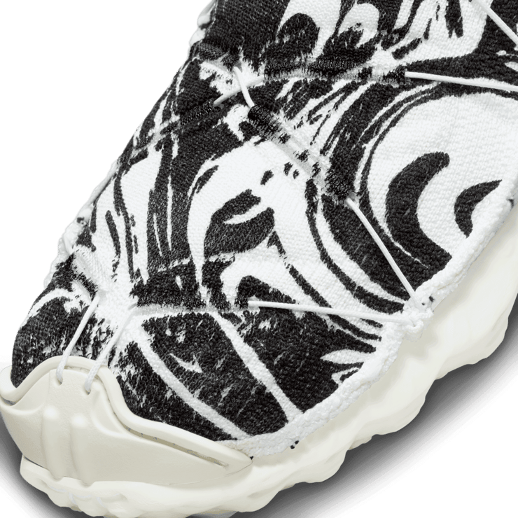 Nike Ispa Mindbody White Black Angle 4