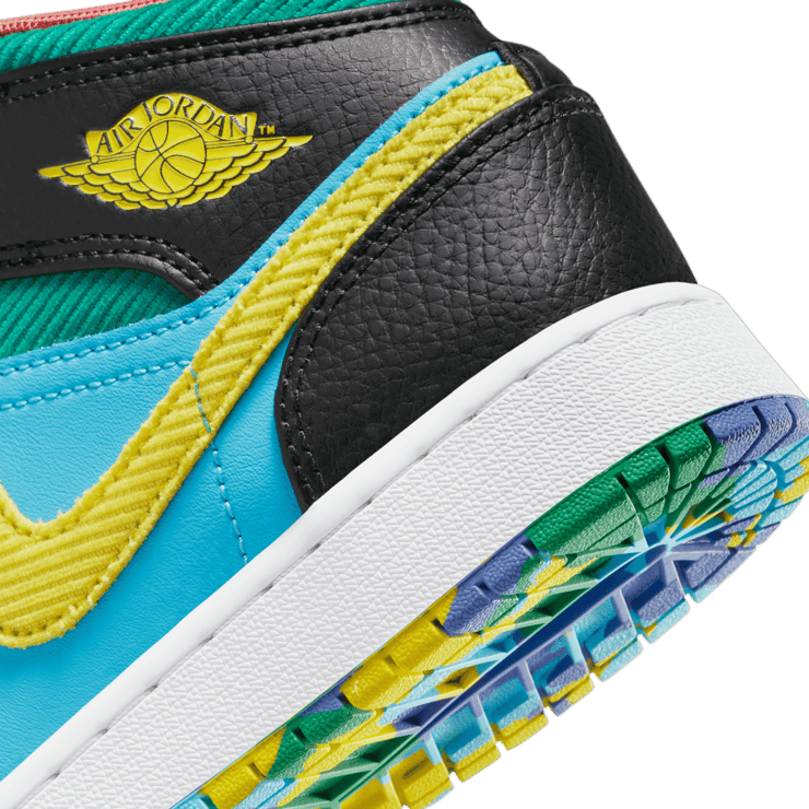 Air Jordan 1 Mid SS Championships (GS) Angle 5
