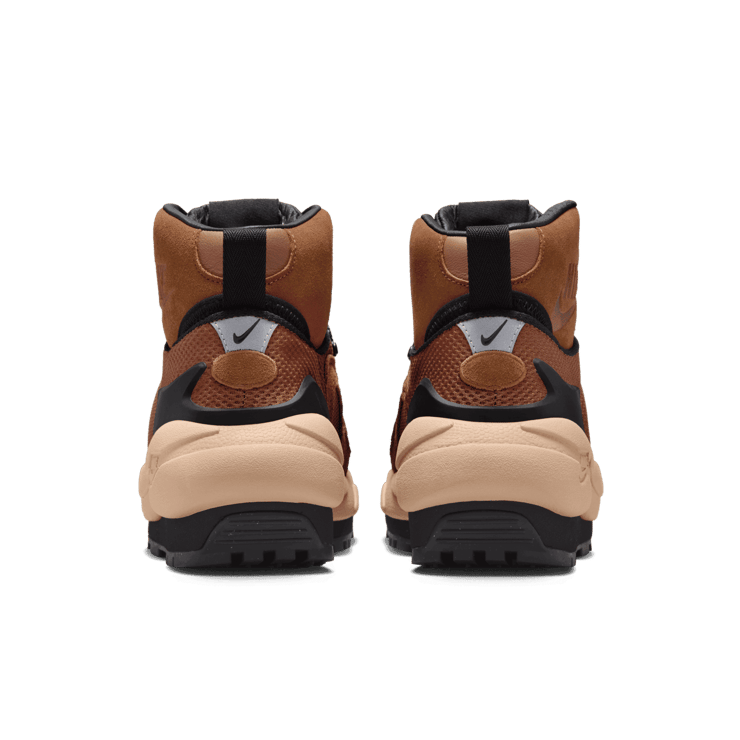 Nike Magmascape SP sacai Light British Tan Angle 3