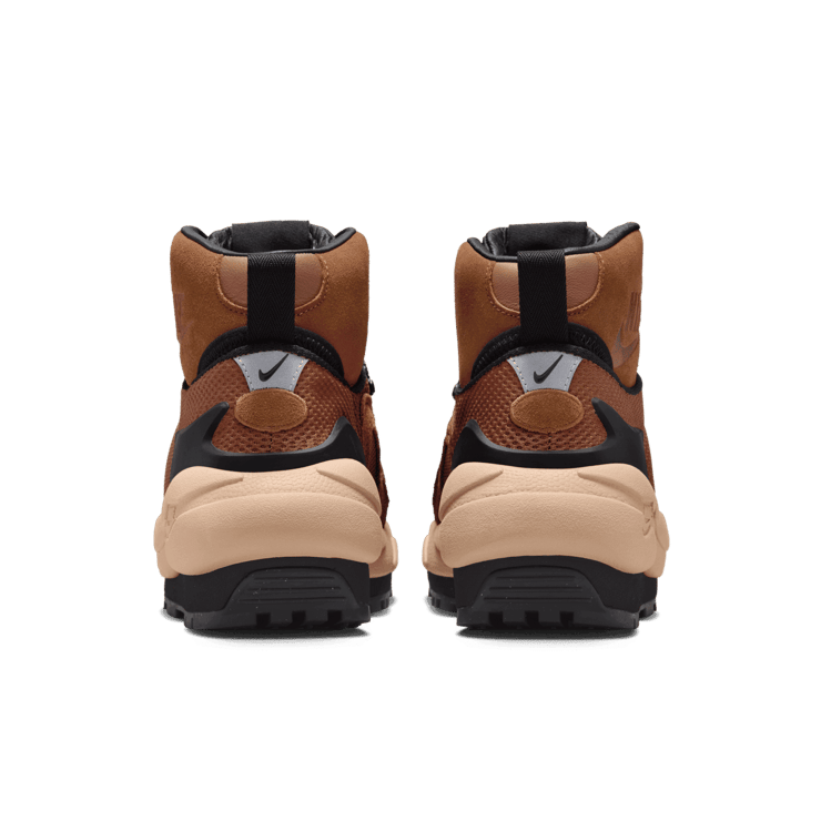 Nike Magmascape SP sacai Light British Tan Angle 3