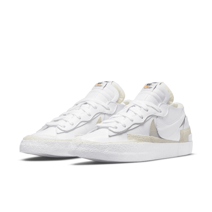 Nike Blazer Low sacai White Grey Angle 2