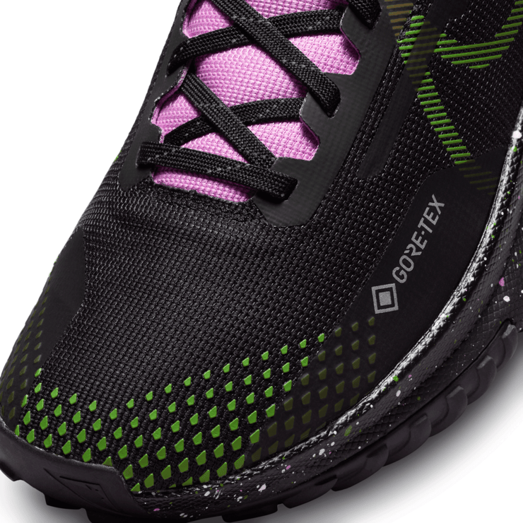 Nike Pegasus Trail 4 GORE-TEX Black Light Magenta Angle 0