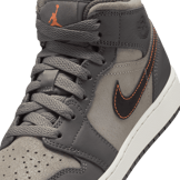 Air Jordan 1 Mid SE Fear (GS) Angle 4