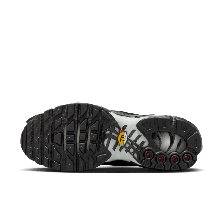 Nike Air Max Plus Black Anthracite Angle 0