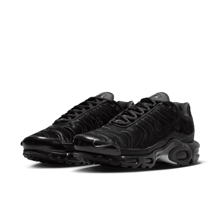 Nike Air Max Plus Black Anthracite Angle 2