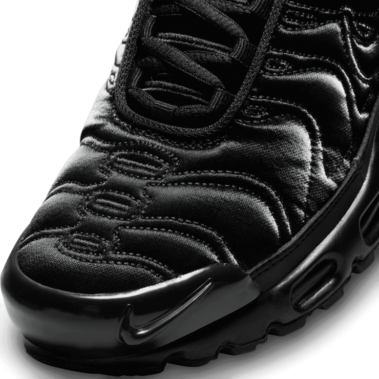 Nike Air Max Plus Black Anthracite Angle 4