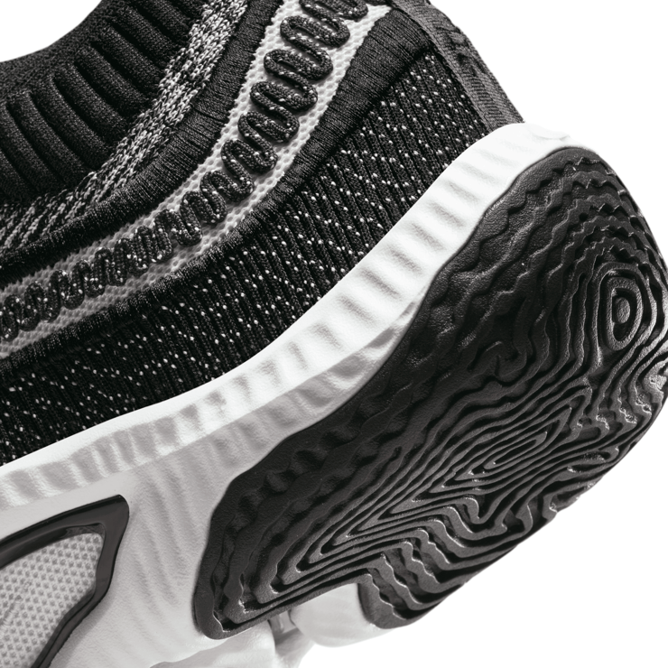 Nike Cosmic Unity 3 Oreo Angle 2