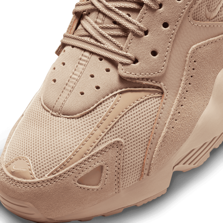 Nike Air Huarache Runner Wheat Gold Angle 4