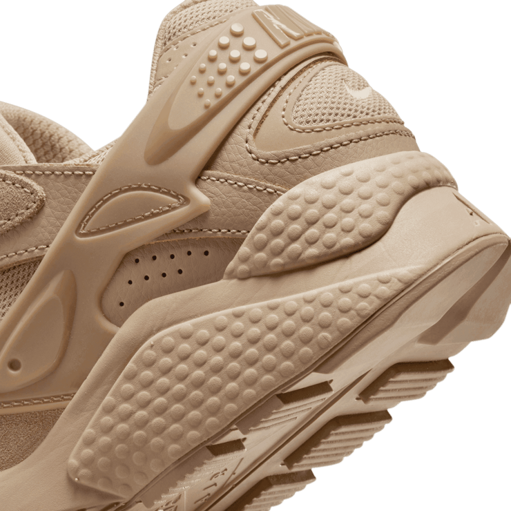 Nike Air Huarache Runner Wheat Gold Angle 5