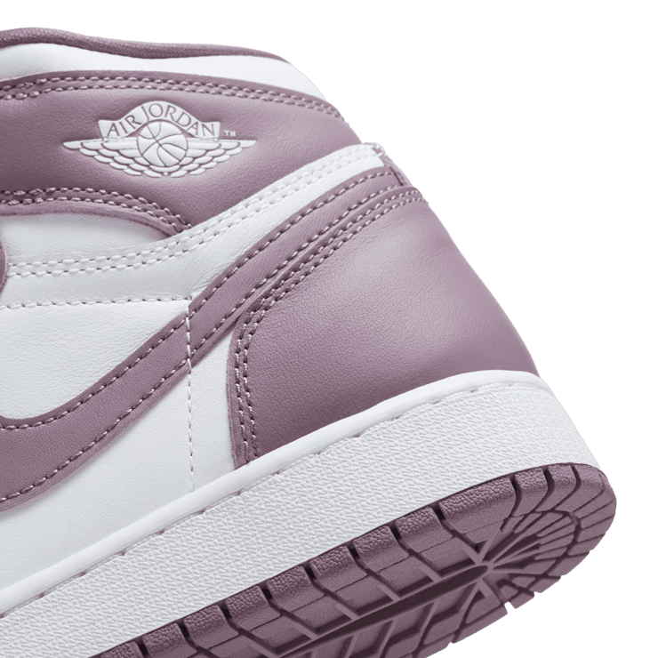 Air Jordan 1 Retro High OG Sky J Mauve (GS) Angle 5