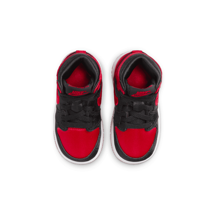 Air Jordan 1 Retro High OG Satin Bred (TD) Angle 1