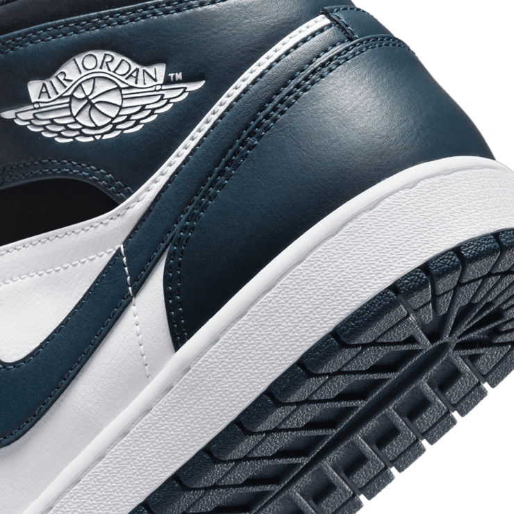 Jordan 1 Mid Armory Navy Angle 5