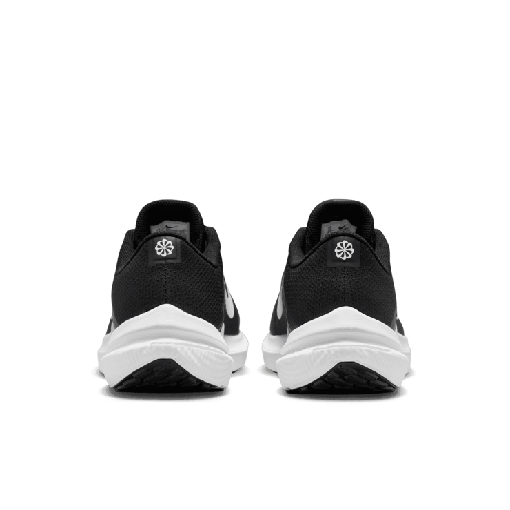Nike Winflo 10 'Black White' Angle 3