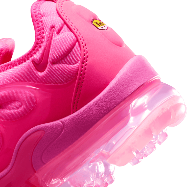 Nike Air VaporMax Plus 'Hyper Pink' (W) Angle 5