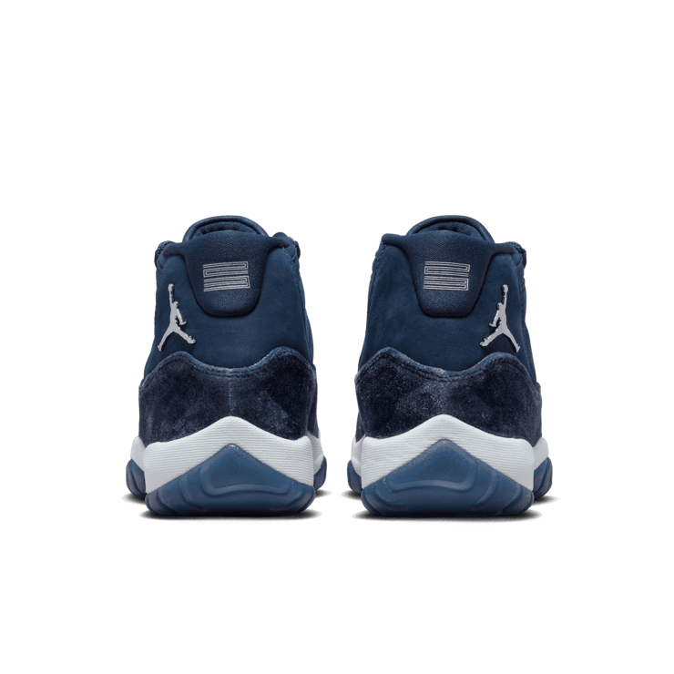 Air Jordan 11 Midnight Navy (W) Angle 3