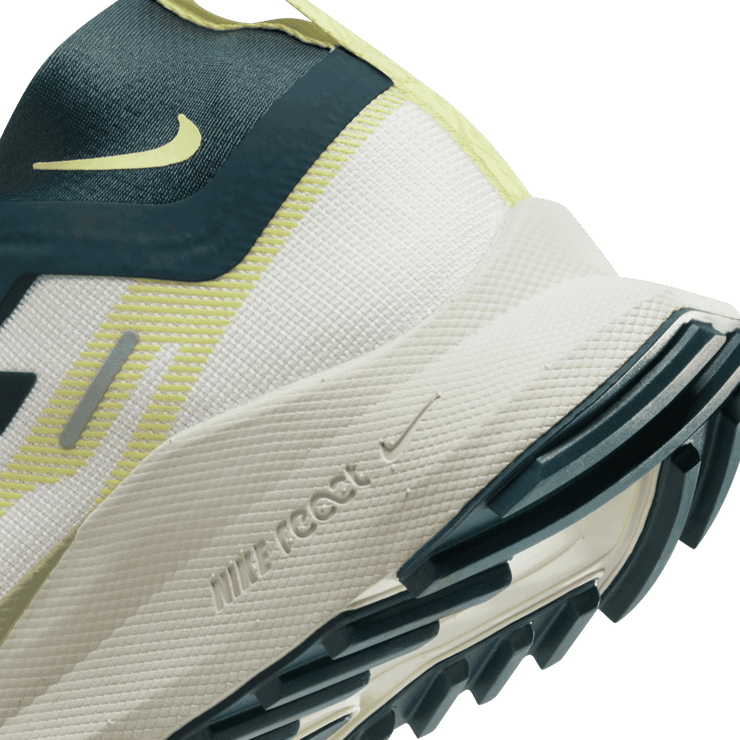 Nike Pegasus Trail 4 GORE-TEX 'Sail Light Lemon Twist' (W) Angle 5