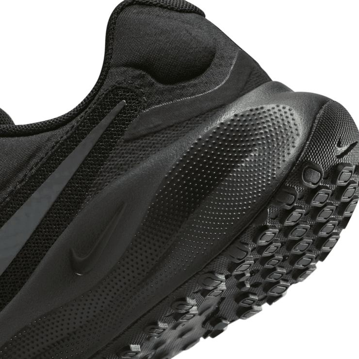 Nike Revolution 7 Road Angle 5