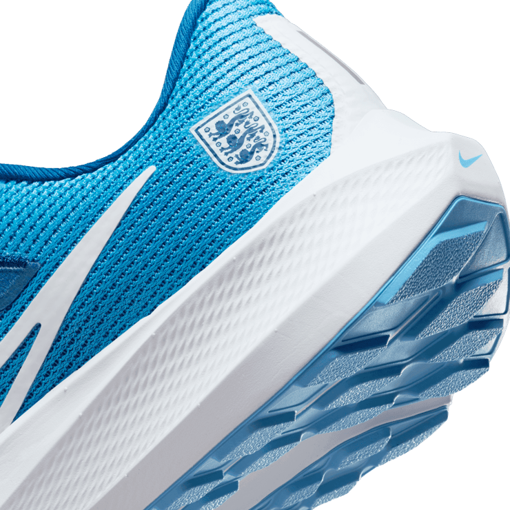 Nike Air Zoom Pegasus 40 'England The Three Lions' Angle 5
