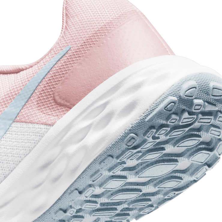 Nike Revolution 6 Road Angle 5